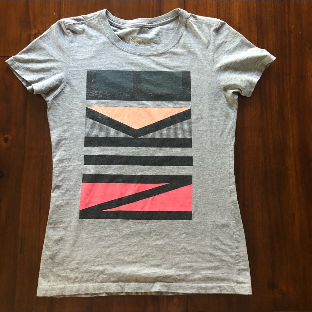 Women’s Nike t-shirt